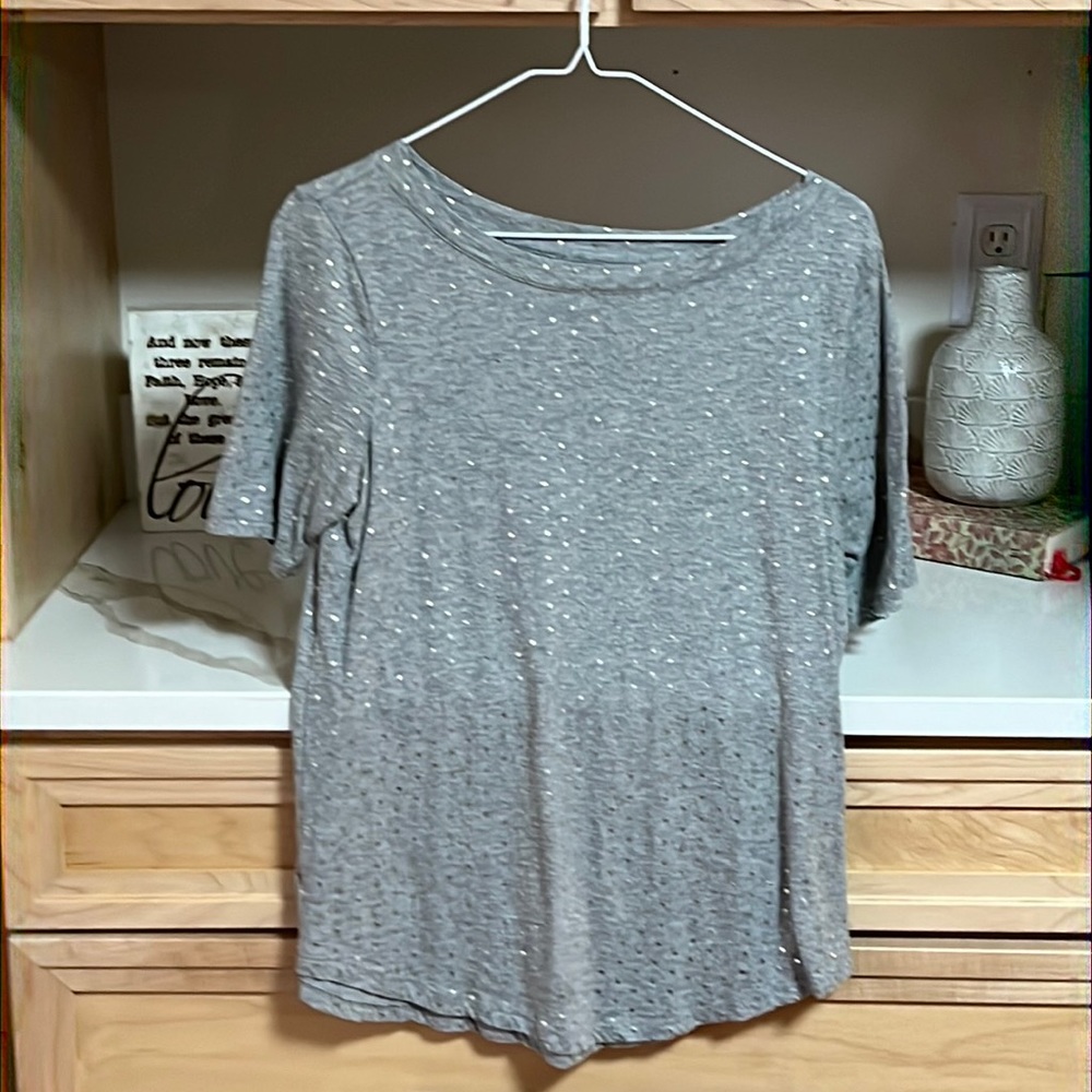 Loft SMALL tee: gray with gold dots; excellent condition